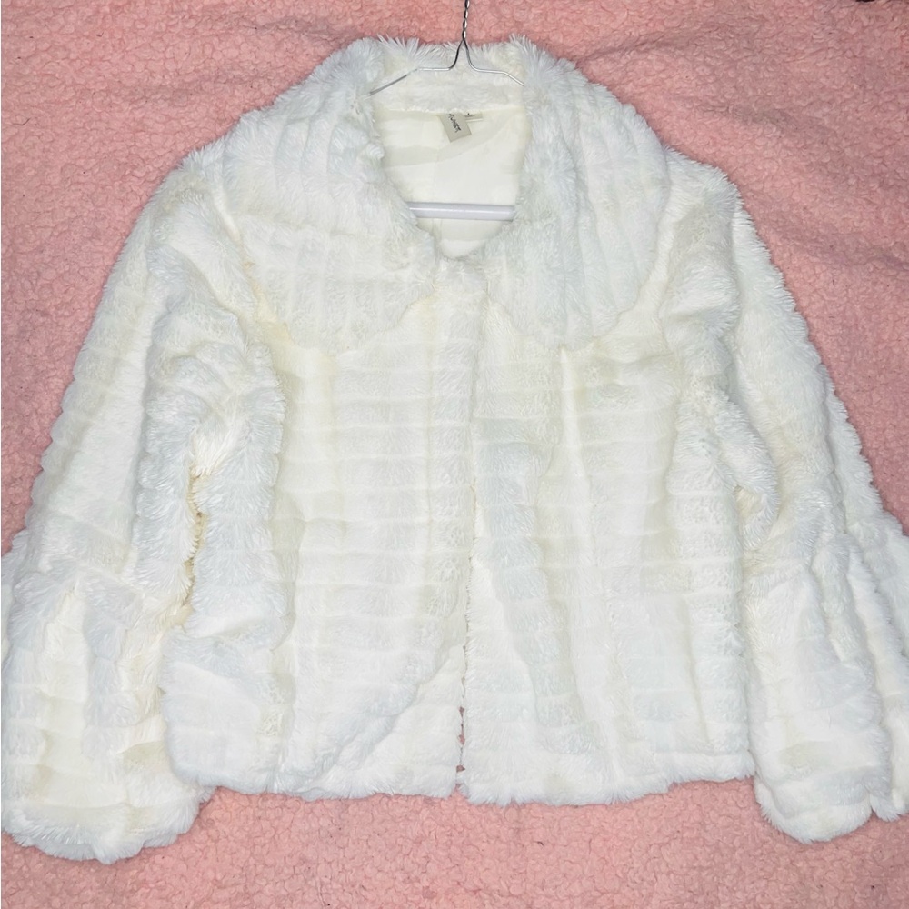 🔥Super Cute Faux Fur Crop Jacket!🔥